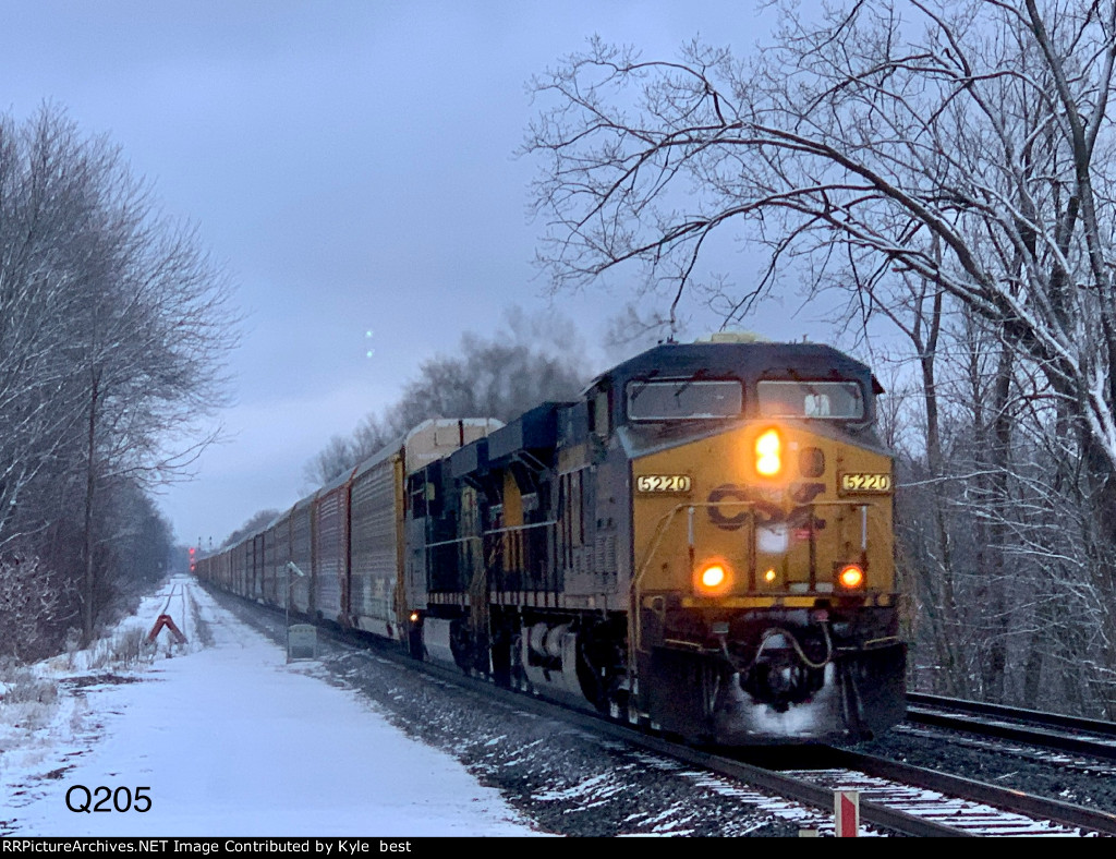 CSX 5220 on Q205